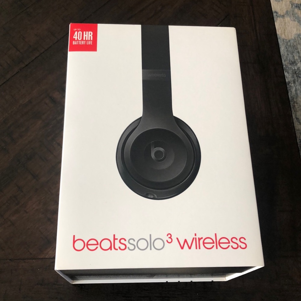Beats Solo 3 Wireless headphone. Black